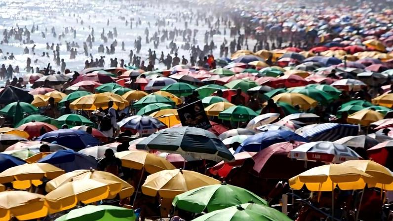 Praia de Ipanema no começo do verão 2025/2026