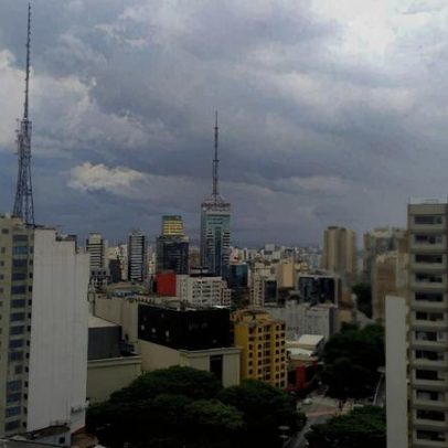 Quarta-feira em SP terá tempo nublado e chuva isolada