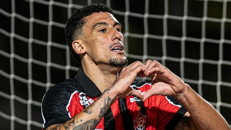 Baralhas, jogador do Vitória, que joga a Copa do Nordeste em 2026