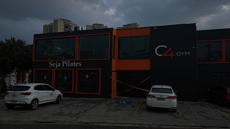 Fachada da academia na zona leste de São Paulo onde professora morreu após aula de natação