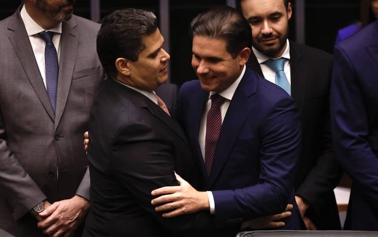 Os presidentes do Senado, Davi Alcolumbre (à esq.), e da Câmara dos Deputados, Hugo Motta - Pedro Ladeira/Folhapress