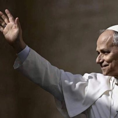 Leão 14, equilibrista no Vaticano, atrai atenção