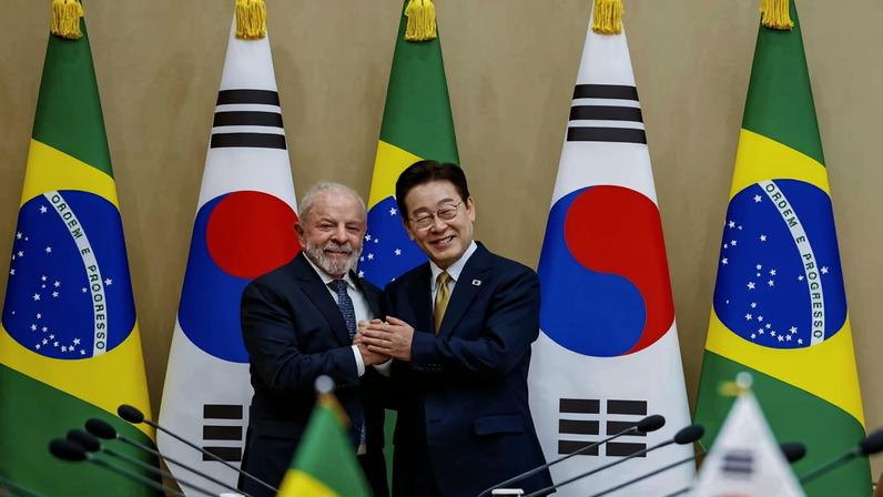 O presidente Lula e o presidente da Coreia do Sul, Lee Jae-myung, em Seul, em fevereiro. Os dois países estão entre os que mais cresceram no primeiro trimestre de 2026