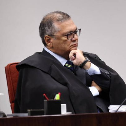 Dino diz que Master é elefante pintado de azul desfilando na Esplanada
