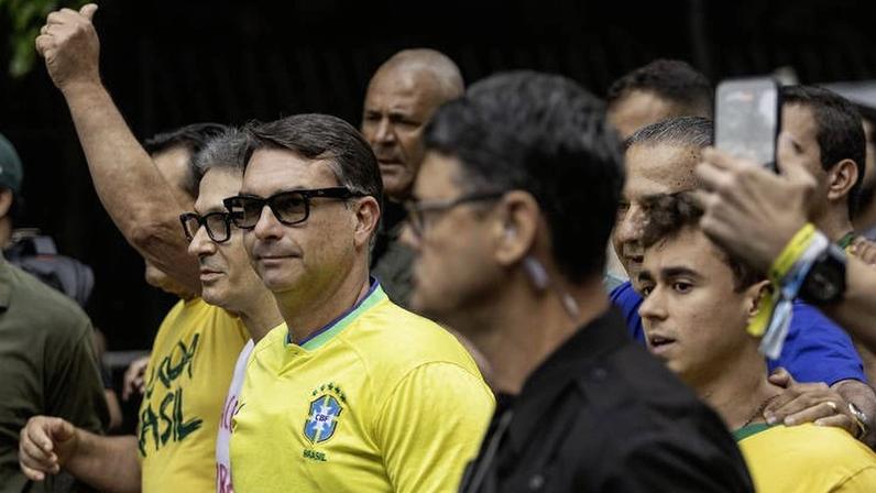 Flávio Bolsonaro em pré-campanha à Presidência da República
