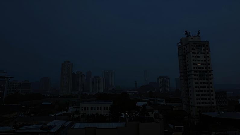 Tempo fechado no bairro do Tatuapé, zona leste de São Paulo; previsão para este fim de semana é de chuva fraca ou chuviscos, principalmente à tarde