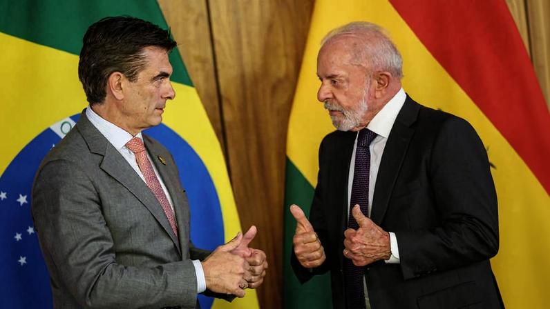 O presidente Lula ao receber o presidente da Bolívia, Rodrigo Paz, no Palácio do Planalto.