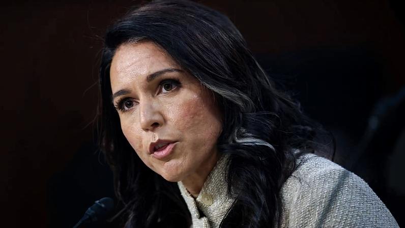 A diretora de Inteligência dos EUA, Tulsi Gabbard, fala em audiência no Senado americano, em Washington