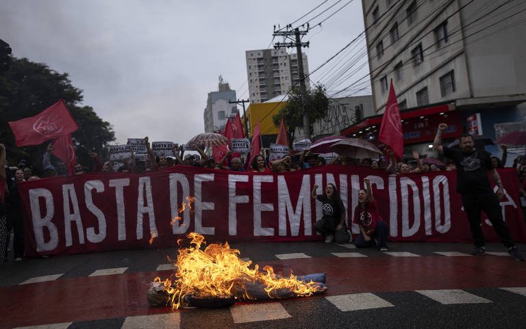 Ato do Dia da Mulher em São Paulo destaca casos de feminicídio