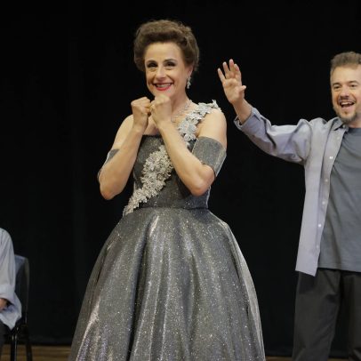 Soraya Ravenle repreende espectadora por uso de celular durante musical
