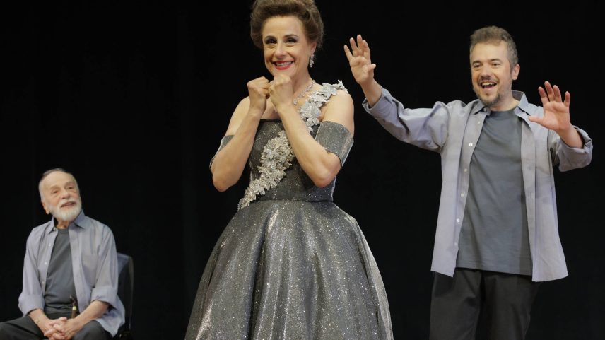 Soraya Ravenle, Renato Borghi e Elcio Nogueira de Seixas em cena do musical 'Minha Estrela Dalva'