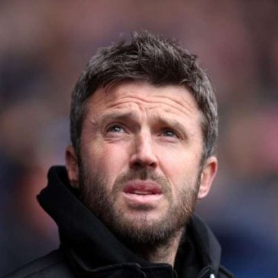 Manchester United encaminha acordo para efetivar Carrick no comando