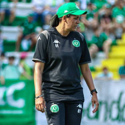 Nívia, primeira auxiliar técnica na Série A, celebra chance, aponta barreiras