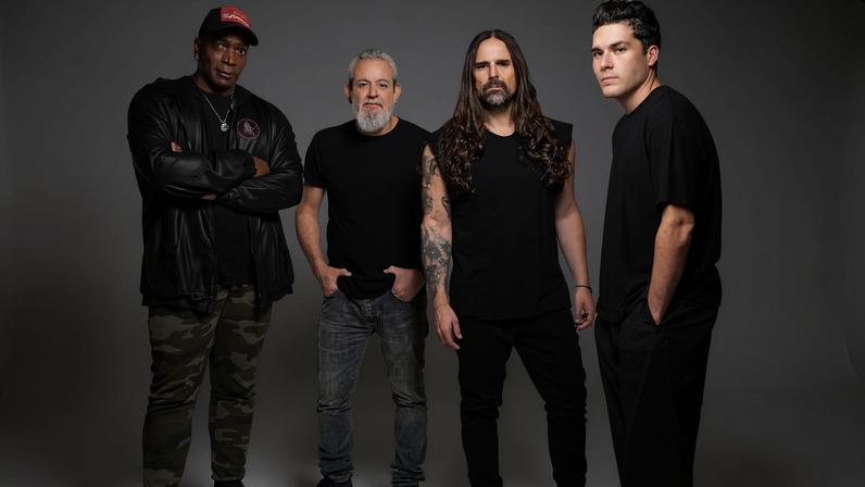 A partir da esquerda, Derrick Green, Paulo Xisto, Andreas Kisser e Greyson Nekrutman, que formam o Sepultura