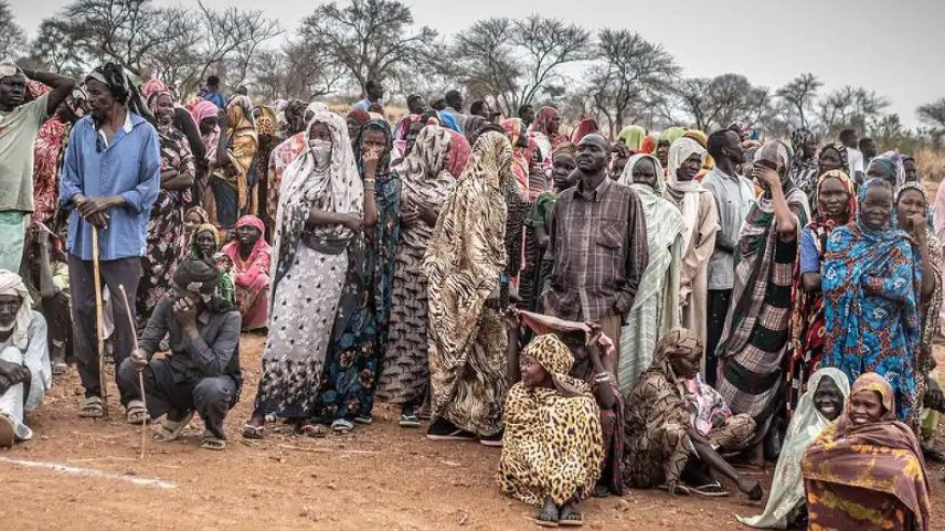 Distribuição de alimentos no campo de acolhimento de Umm Dulo, nos montes Nuba, em Kordofan do Sul, Sudão