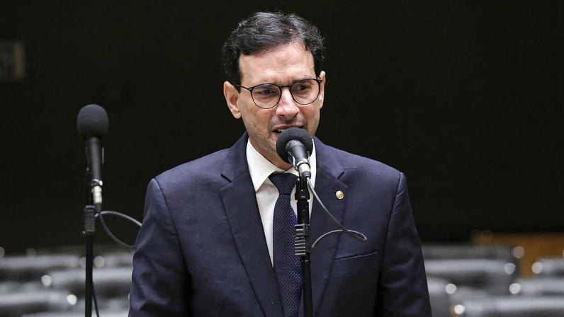 O deputado Leo Prates (Republicanos-BA), relator da PEC 6x1
