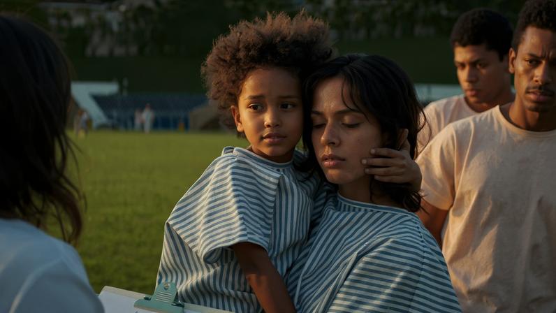 Marina Merlino como Catarina e Marina da Silva como a pequena Celeste em 'Emergência Radioativa'