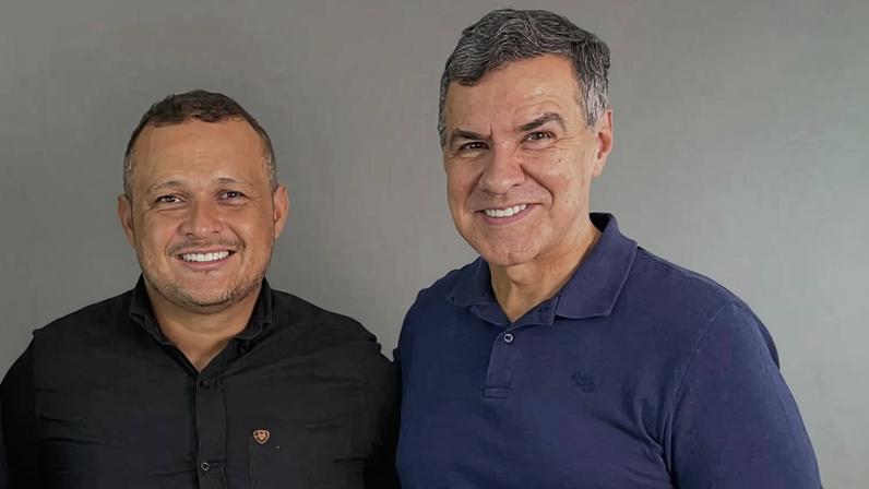 Reunião entre o vereador de Macatuba Cristiano Mendes (PL), à esquerda, e o deputado federal Capitão Augusto (PL)