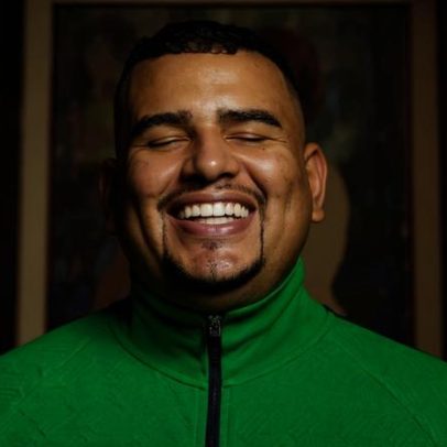 MC Leozinho ZS, primeiro deficiente visual a liderar o Spotify Brasil