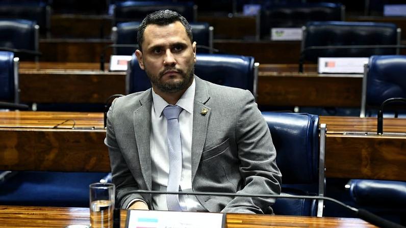 Senador Cleitinho Azevedo (Republicanos) em sessão no Senado