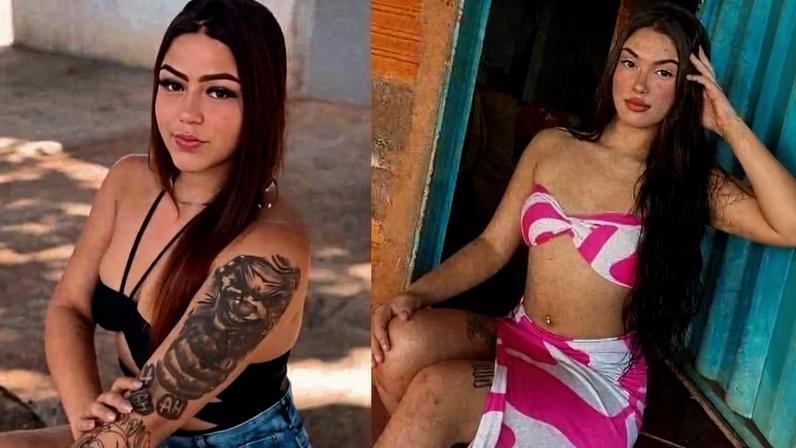 À esquerda, mulher jovem com cabelo longo e liso, usando top preto e shorts jeans, com tatuagem grande no braço direito, sentada em área externa com sombra. À direita, mulher jovem com cabelo longo e liso, usando conjunto rosa e branco de top e saia, sentada na soleira de porta azul, com mão apoiada na cabeça.