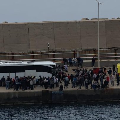 Israel leva ativistas da flotilha a Grécia; mantém Ávila e palestino presos