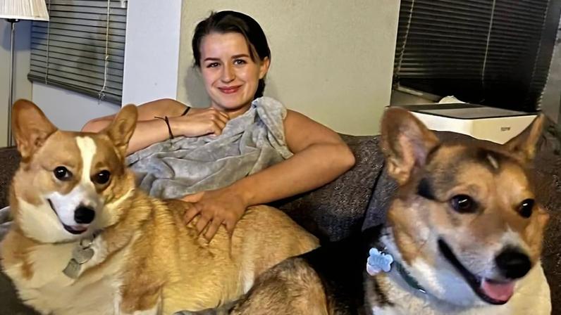 A dupla encontrou uma maneira divertida de lidar com o custo de vida