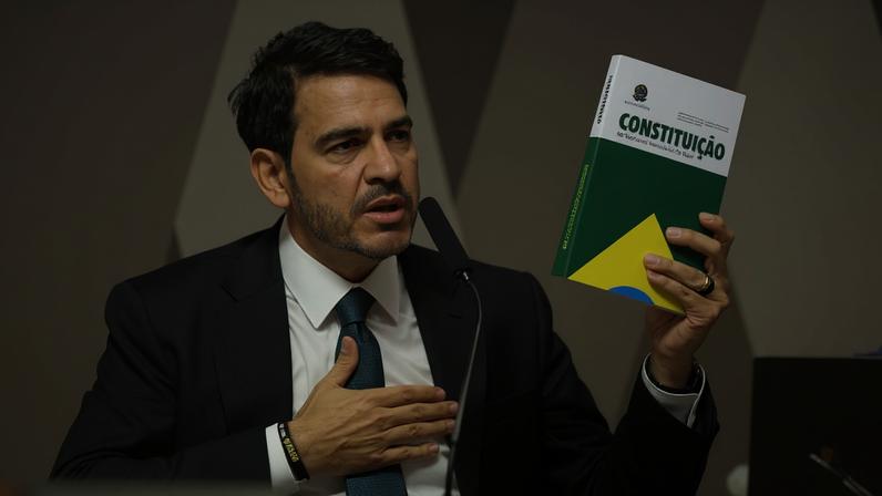O advogado-geral da União, Jorge Messias, fala à Comissão de Constituição e Justiça do Senado Federal durante sua candidatura a ministro do STF