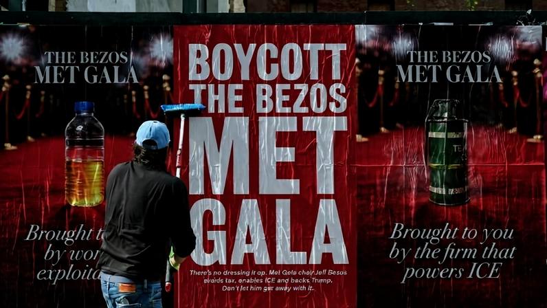 Cartaz de protesto ao Met Gala, que acontece nesta segunda