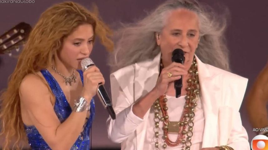 Shakira canta com Maria Bethânia em show na praia de Copacabana