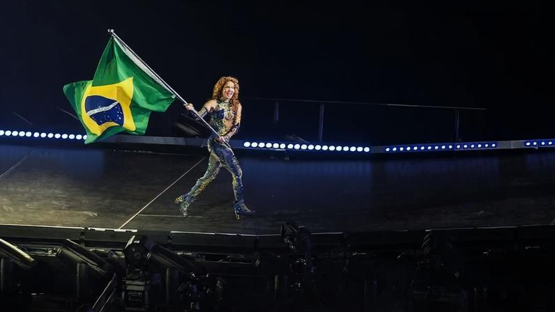 Shakira encerra seu show em Copacabana - Daniel Ramalho / AFP