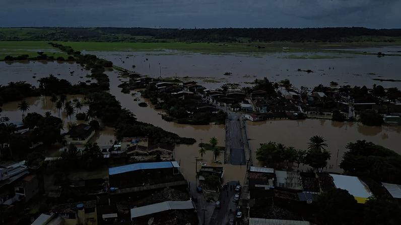 Imagem feita por drone mostra inundação na cidade de Goiana, no interior de Pernambuco