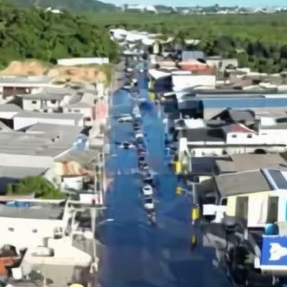 Maré alta alaga vias e atrasa trânsito em Florianópolis