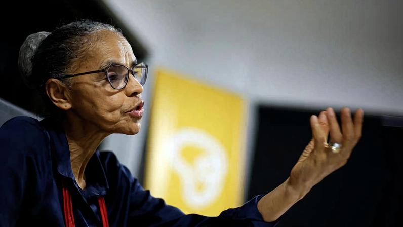 Marina Silva durante entrevista exclusiva à Folha no escritório da Rede Sustentabilidade em Brasília