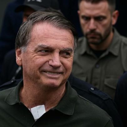 Bolsonaro recebe alta e volta à prisão domiciliar após cirurgia no ombro