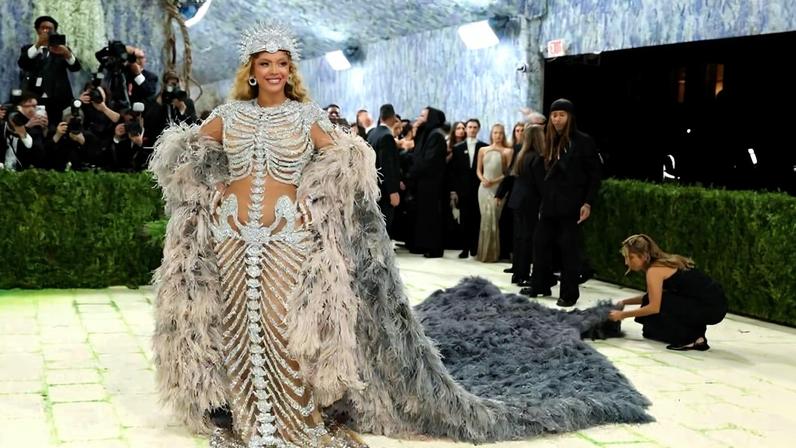 Beyoncé no Met Gala 2026, realizado no Metropolitan Museum of Art, em Nova York, em 4 de maio