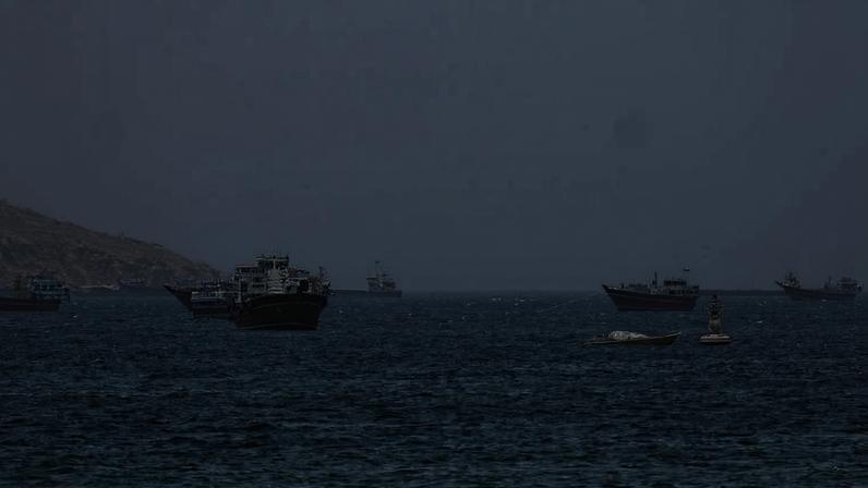 Navios e barcos no Estreito de Hormuz, Omã