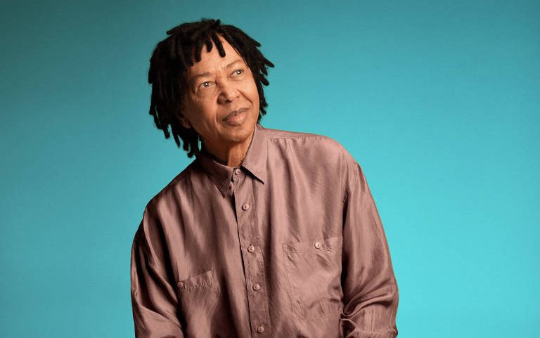 O cantor e compositor Djavan em retrato de divulgação da turnê 'Djavanear 50 anos. Só Sucessos'