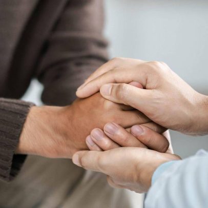Cristãos podem fazer terapia? Polêmica entre fé evangélica e psicologia