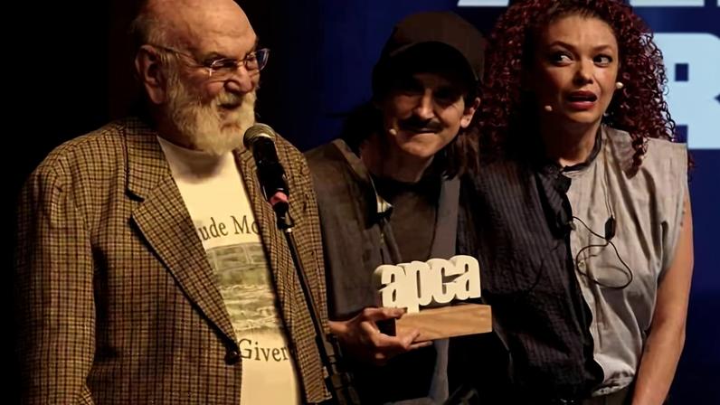 O ator Lima Duarte recebeu prêmio APCA por trajetória na TV brasileira