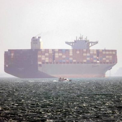 Trump recua e suspende operação para reabrir Hormuz em busca de acordo
