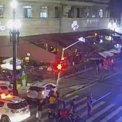 Motorista perde o controle e atropela pedestres na esquina Ipiranga-São João, SP