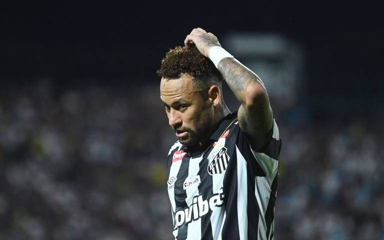 Neymar reage durante a partida do Santos contra o Recoleta