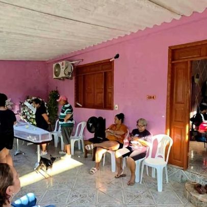Vítima de ataque de aluno em escola é velada em casa no Acre