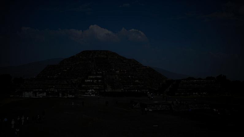 Teotihuacan, Teotihuacã ou Teotihuacán, foi um centro urbano da Mesoamérica pré-colombiana localizada na Bacia do México
