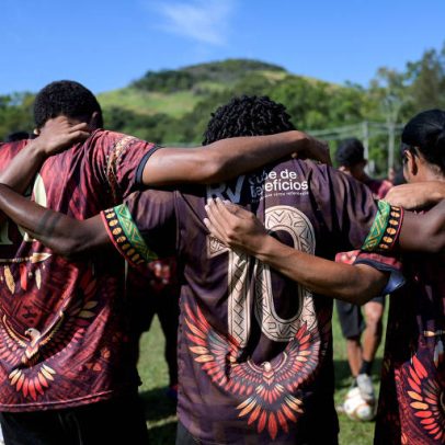 Time indígena estreia profissional no Brasil marcar gols e combater preconceito