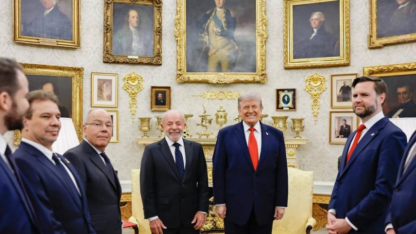 Presidente Lula e ministros em encontro com o presidente Donald Trump na Casa Branca nesta quinta (7)