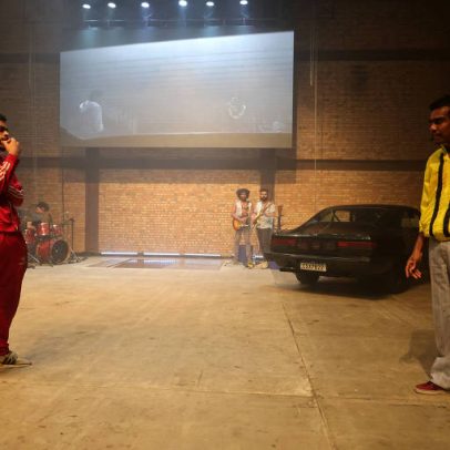 Peça-filme analisa alma brasileira com Opala e câmeras em cena aberta
