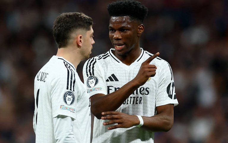 Valverde e Tchouaméni durante duelo entre Real Madrid e Manchester City pela Champions, no Santiago Bernabéu