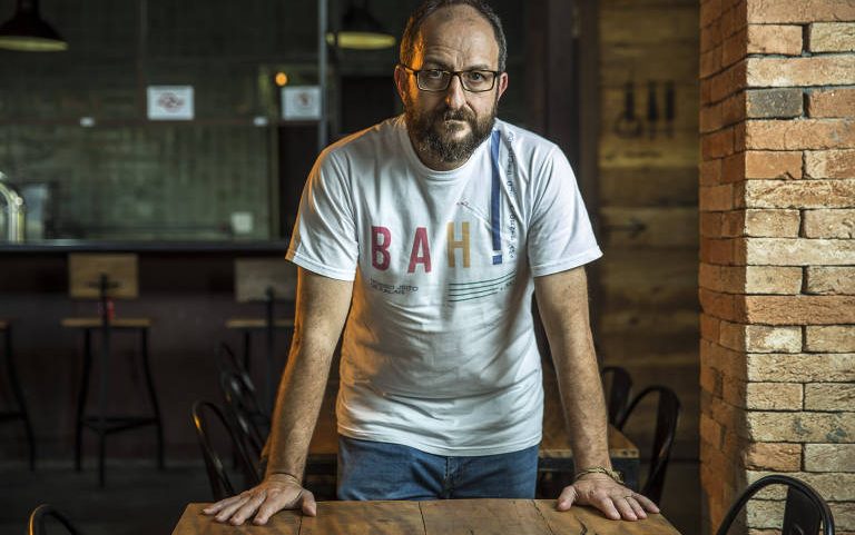 Retrato do empresário Marcos Livi, proprietário de 7 casas em São Paulo, entre elas o bar Veríssimo e a Padoca do Brique